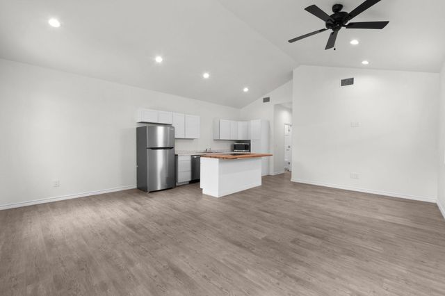 870 & 872 Waco ST, Kingsland, TX 78639