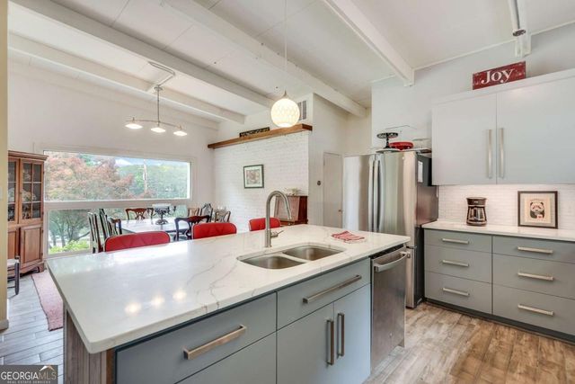 588 Kenilworth Circle, Stone Mountain, GA 30083