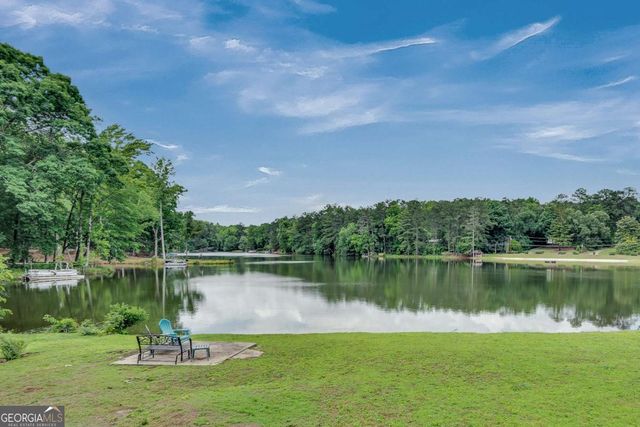 588 Kenilworth Circle, Stone Mountain, GA 30083