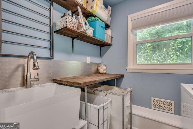588 Kenilworth Circle, Stone Mountain, GA 30083