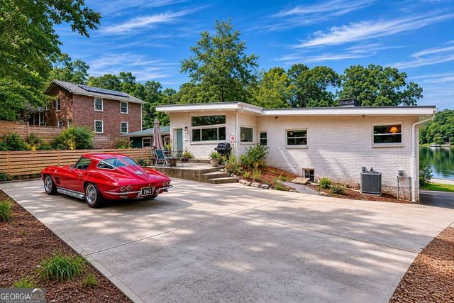 588 Kenilworth Circle, Stone Mountain, GA 30083