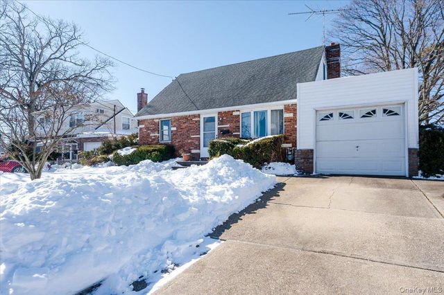 619 Franklin Avenue, Massapequa, NY 11758