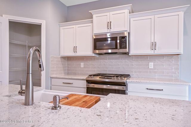 2821 Alder Wood Ln, La Grange, KY 40031