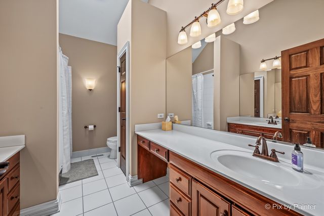 1105 Thoroughbred Circle, St. Charles, IL 60174