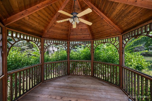 1105 Thoroughbred Circle, St. Charles, IL 60174