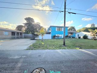 720 SW 7th Ter, Hallandale Beach, FL 33009