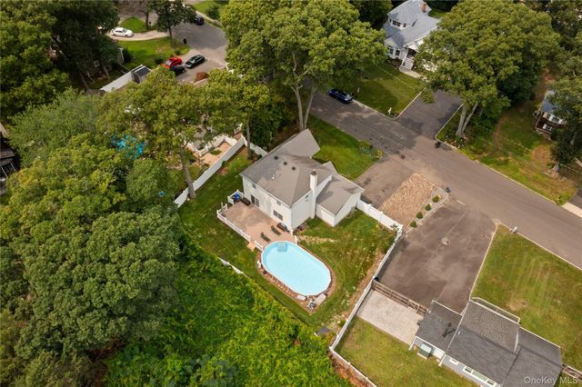 50 Washburn Street, Lake Grove, NY 11755