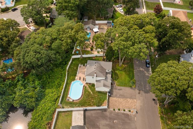 50 Washburn Street, Lake Grove, NY 11755