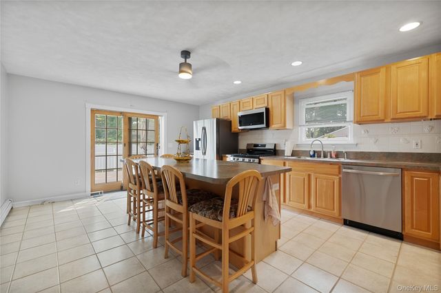 50 Washburn Street, Lake Grove, NY 11755