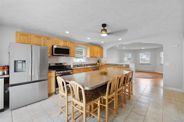 50 Washburn Street, Lake Grove, NY 11755