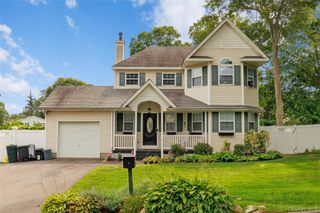 50 Washburn Street, Lake Grove, NY 11755