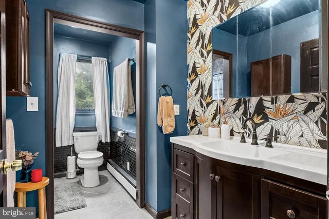 219 W CENTER AVE, Maple Shade, NJ 08052