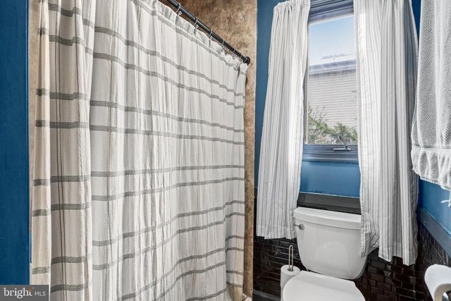 219 W CENTER AVE, Maple Shade, NJ 08052