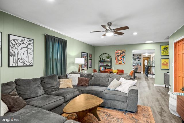 219 W CENTER AVE, Maple Shade, NJ 08052