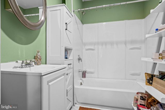 219 W CENTER AVE, Maple Shade, NJ 08052