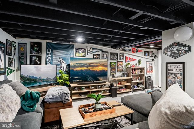 219 W CENTER AVE, Maple Shade, NJ 08052