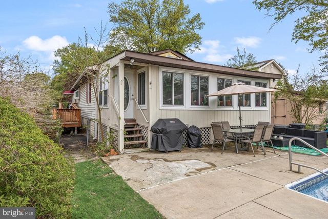 219 W CENTER AVE, Maple Shade, NJ 08052