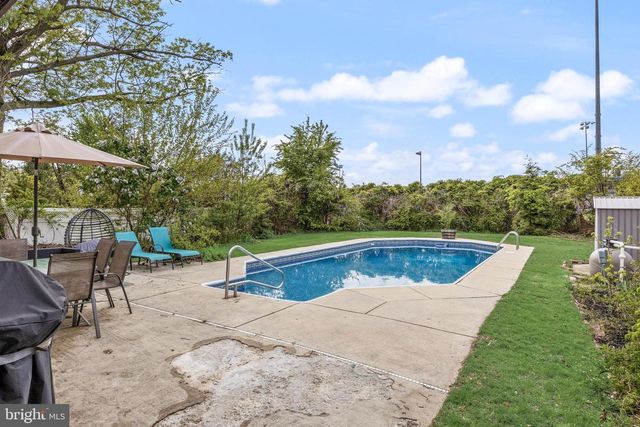 219 W CENTER AVE, Maple Shade, NJ 08052