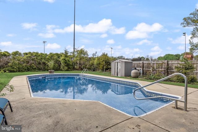 219 W CENTER AVE, Maple Shade, NJ 08052