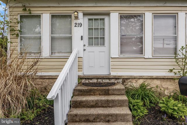 219 W CENTER AVE, Maple Shade, NJ 08052