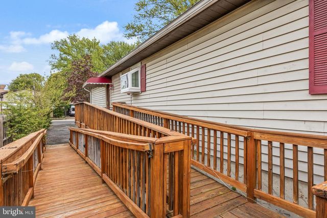 219 W CENTER AVE, Maple Shade, NJ 08052