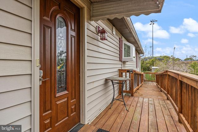 219 W CENTER AVE, Maple Shade, NJ 08052