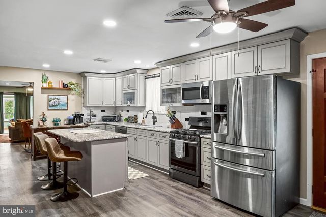 219 W CENTER AVE, Maple Shade, NJ 08052