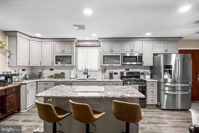 219 W CENTER AVE, Maple Shade, NJ 08052