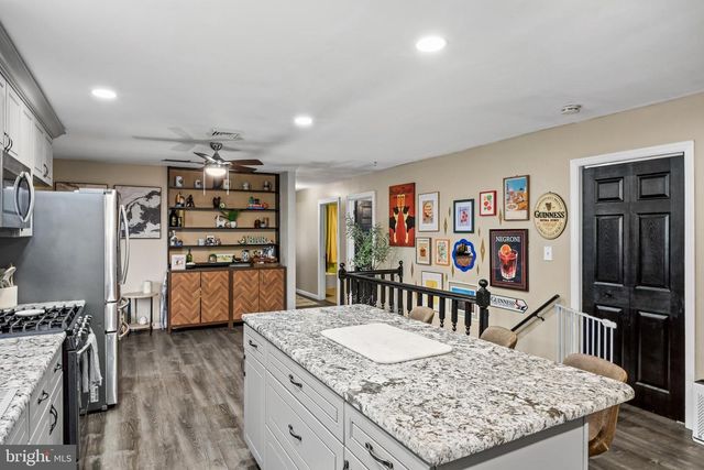 219 W CENTER AVE, Maple Shade, NJ 08052