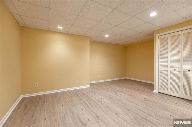23 Foxboro Lane E, West Milford, NJ 07480