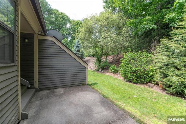 23 Foxboro Lane E, West Milford, NJ 07480