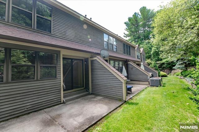 23 Foxboro Lane E, West Milford, NJ 07480