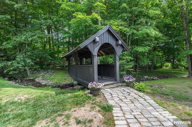 23 Foxboro Lane E, West Milford, NJ 07480