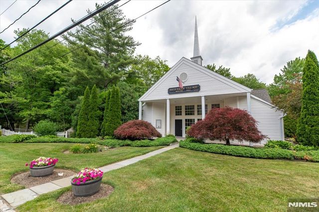 23 Foxboro Lane E, West Milford, NJ 07480