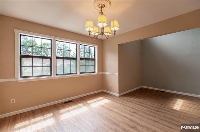 23 Foxboro Lane E, West Milford, NJ 07480