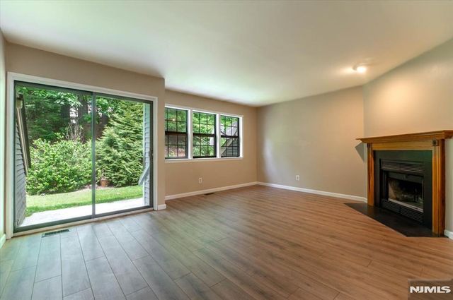 23 Foxboro Lane E, West Milford, NJ 07480