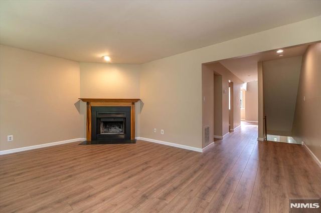 23 Foxboro Lane E, West Milford, NJ 07480