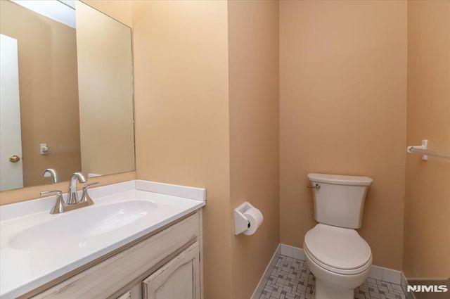 23 Foxboro Lane E, West Milford, NJ 07480