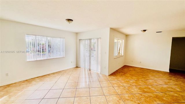 18810 NW 57th Ave 201, Hialeah, FL 33015