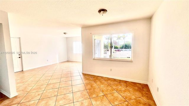 18810 NW 57th Ave 201, Hialeah, FL 33015
