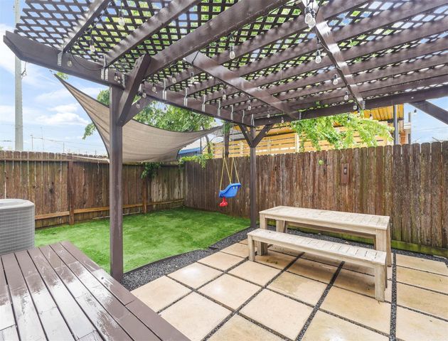 1309 Laird Street A, Houston, TX 77008