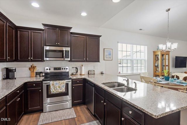 145 S Great White Way, Clayton, NC 27527