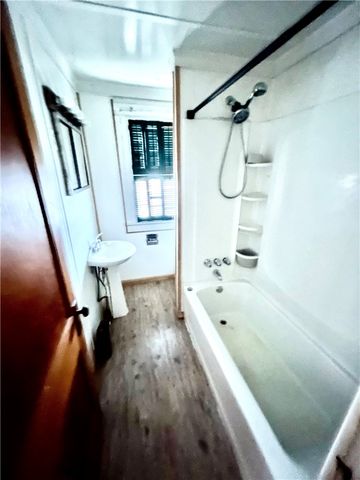 137 S 9th St, Connellsville, PA 15425