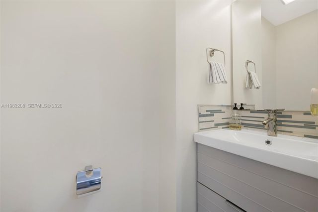 7801 NE 4th Ct 304, Miami, FL 33138