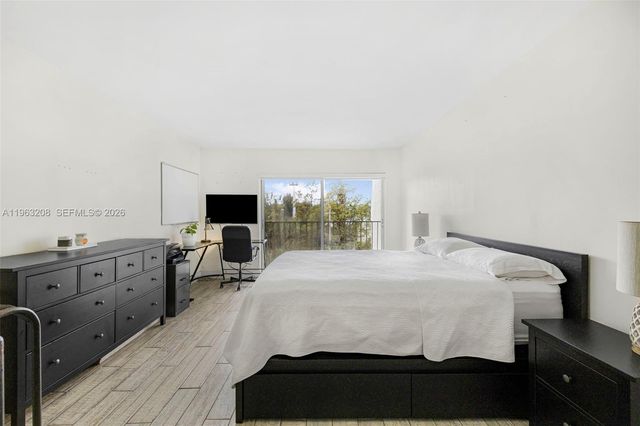 7801 NE 4th Ct 304, Miami, FL 33138