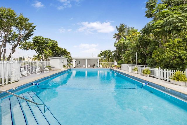 7801 NE 4th Ct 304, Miami, FL 33138