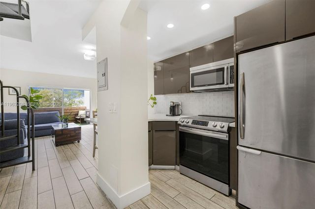 7801 NE 4th Ct 304, Miami, FL 33138