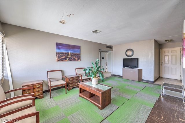 933 Mezpah Street, Las Vegas, NV 89106