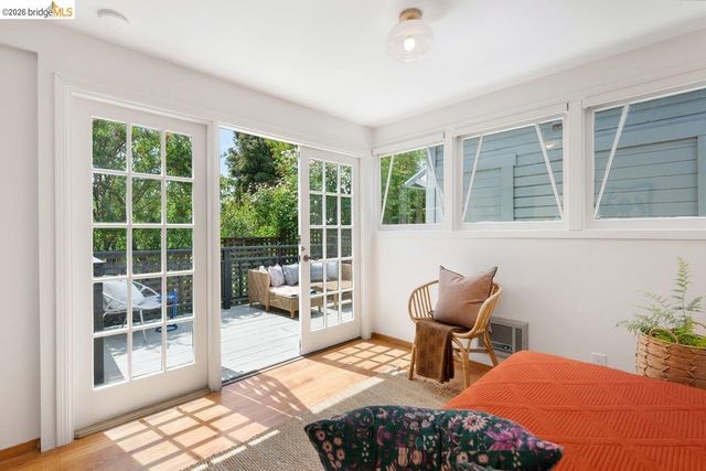 4369 Howe St, Oakland, CA 94611