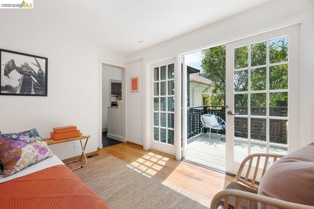 4369 Howe St, Oakland, CA 94611